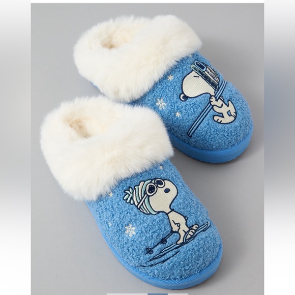 American Eagle Ski Scuff Slippers - Picture 2 of 16